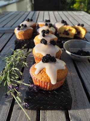 Levandulové muffiny s ostružinou