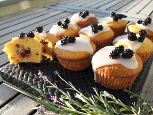 Levandulové muffiny s ostružinou